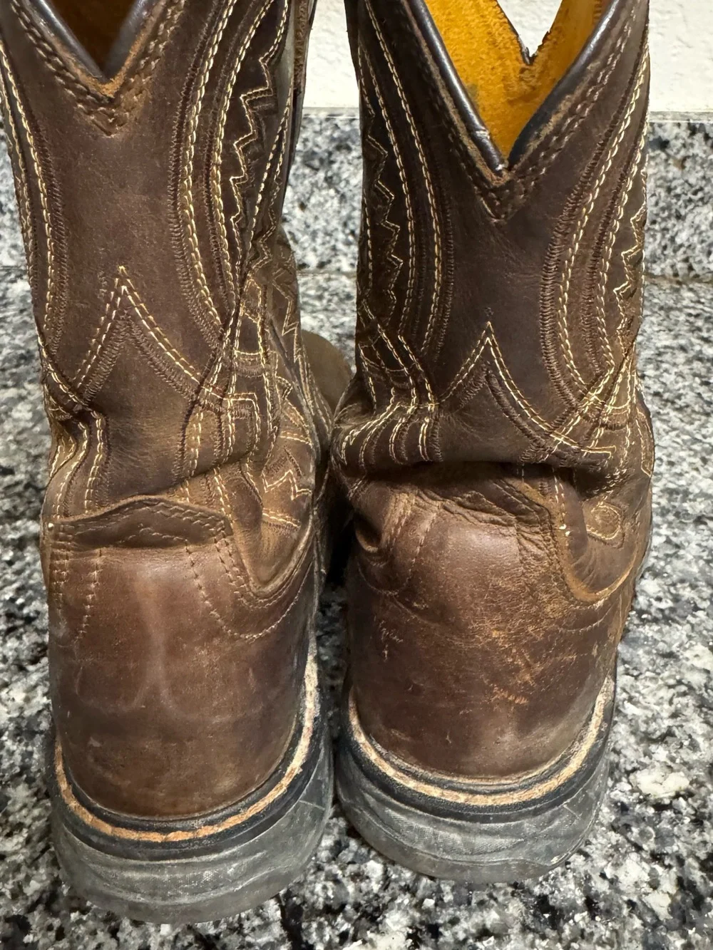ARIAT kids workhog XT coil western boots  youth size 4 square toe boys